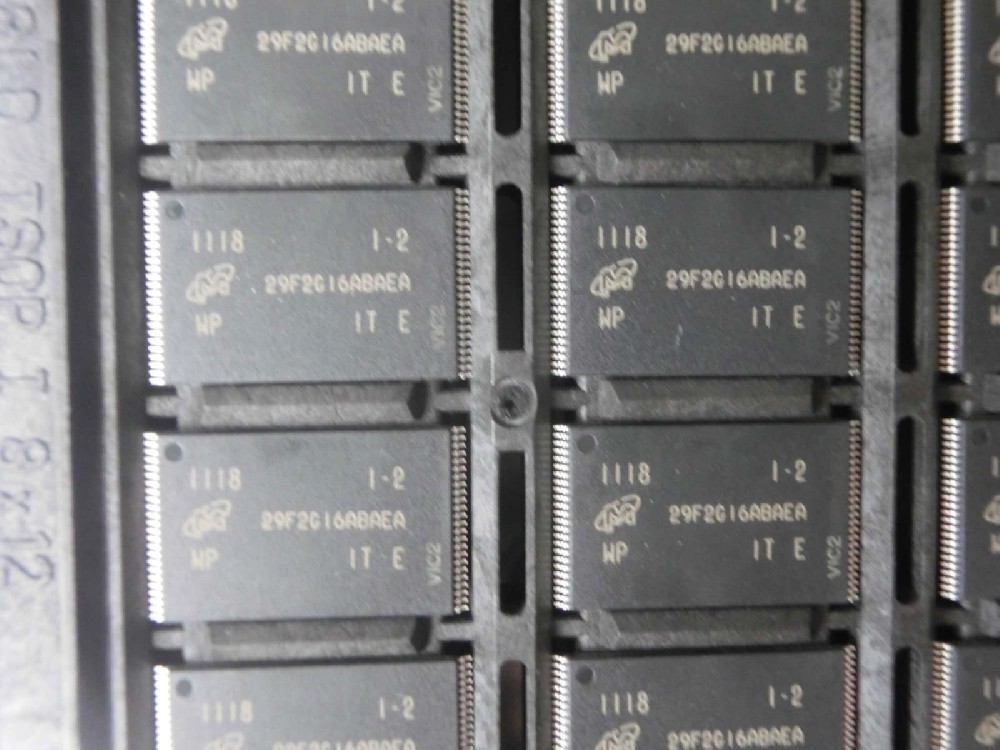 Integrated Circuit Chip MT29F4G16ABADAWP:D