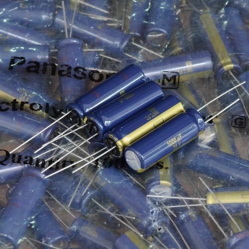 EEUFM1C121 - 120uF 16V ±20% D6.3x11.2mm Panasonic SMD Aluminum Electrolytic Capacitor